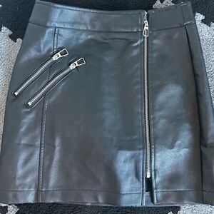 Black faux leather mini skirt with zipper